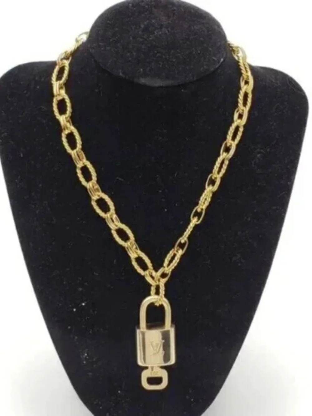 Authentic Louis Vuitton Lock & Key with Gold Plated Gold Chain Necklace 013126